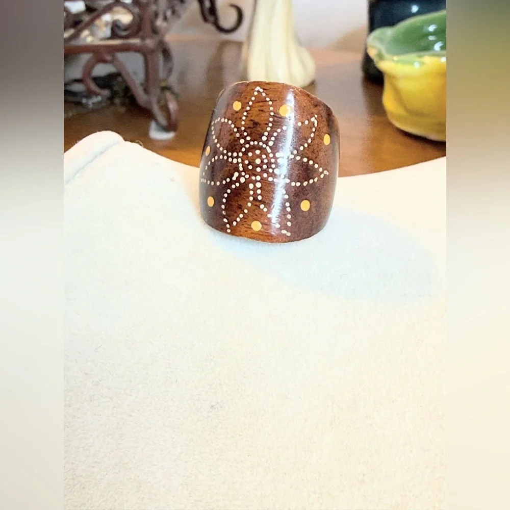 Vintage Hand Painted Wood Ring Size 8 Wide Band Boho Folk Art Floral Statement - Picture 1 of 7